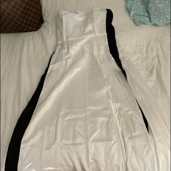 Cocktail dresses 40 dollars each - Picture 3 of 3